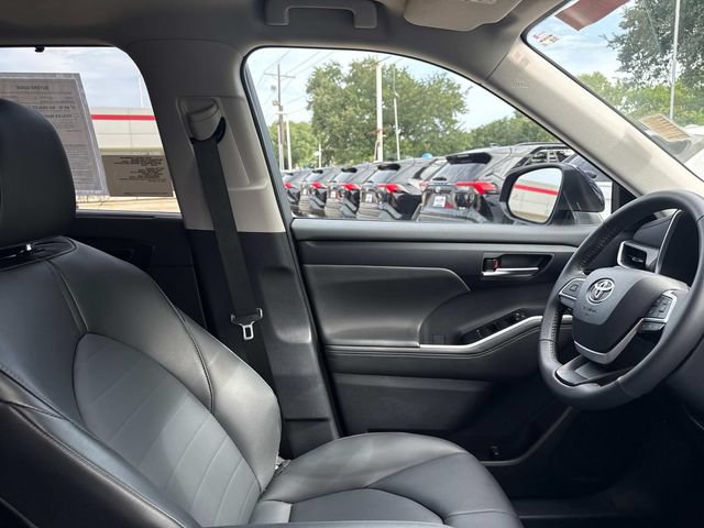 Used 2026 Toyota Highlander XLE AWD/4WD image 16