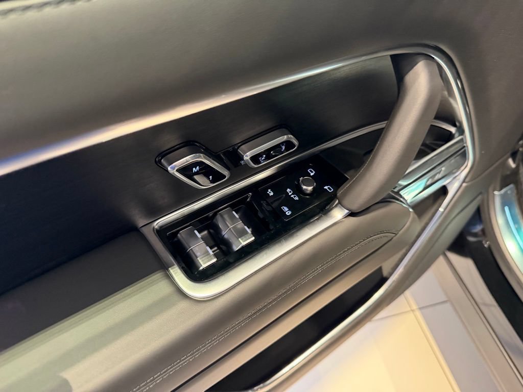 New 2025 Land Rover Range Rover SE AWD/4WD image 25