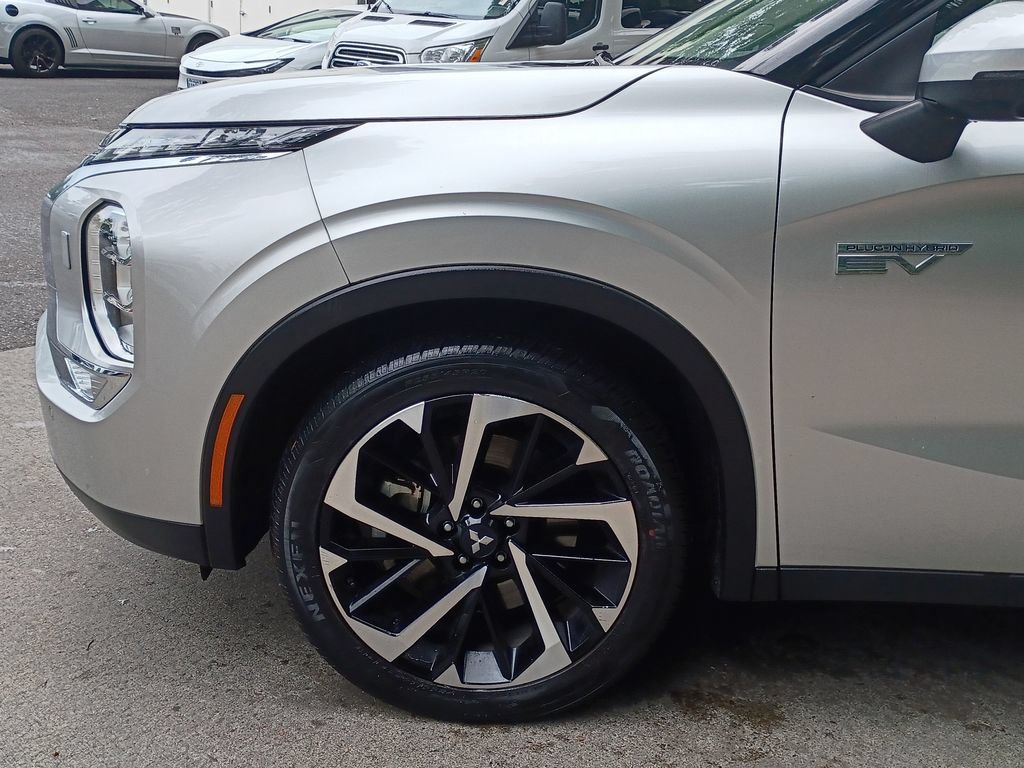 Used 2023 Mitsubishi Outlander 4WD Plug-In Hybrid image 8