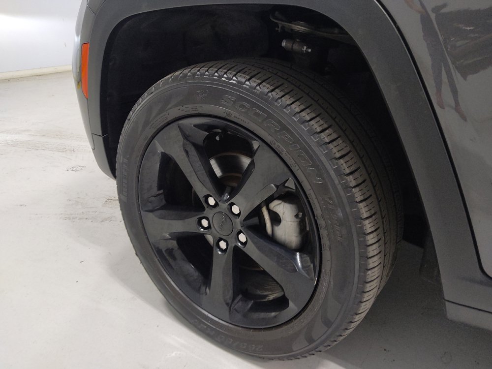 Used 2023 Jeep Grand Cherokee Limited w/ Black Appearance Package AWD/4WD image 31