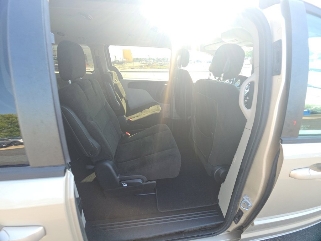 Used 2015 Dodge Grand Caravan SXT w/ Rear Park Assist Package FWD image 27