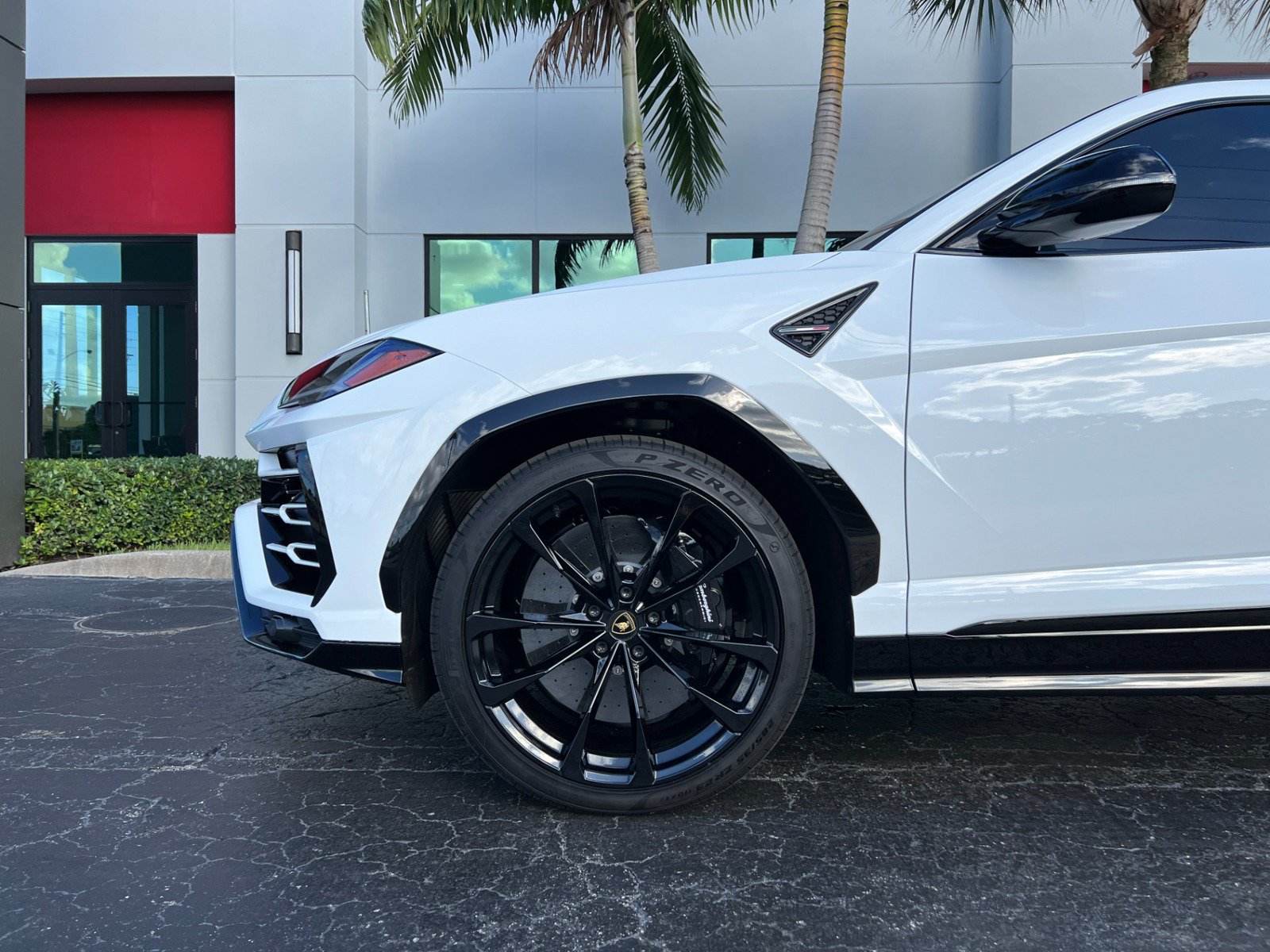 Used 2021 Lamborghini Urus AWD/4WD image 22