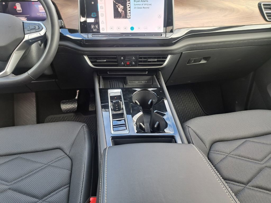 Used 2025 Volkswagen Atlas SE image 23