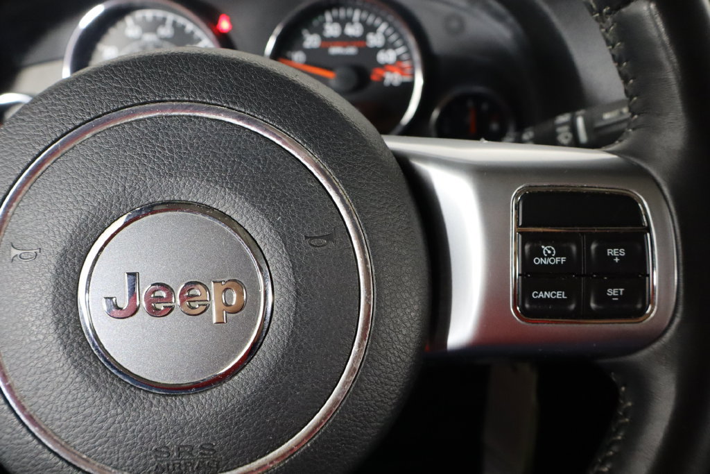 Used 2016 Jeep Wrangler Unlimited Rubicon AWD/4WD image 16