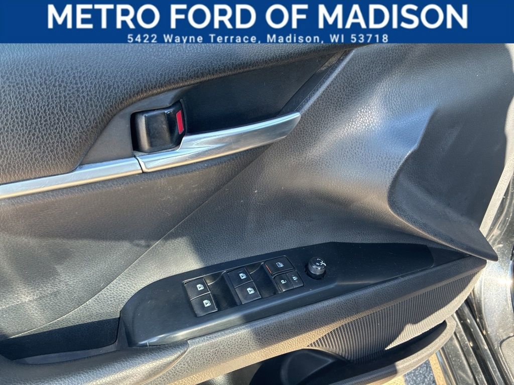 Used 2018 Toyota Camry SE w/ Moonroof Package image 10