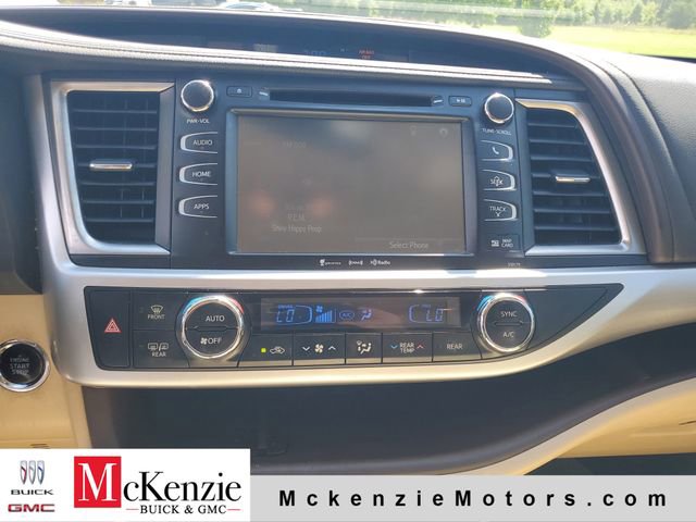 Used 2018 Toyota Highlander XLE FWD image 18