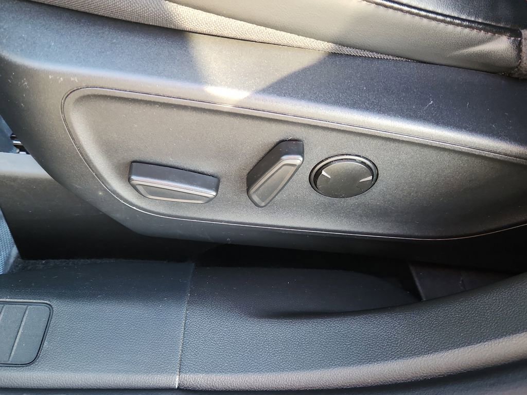 Used 2025 Ford Escape ST-Line image 8