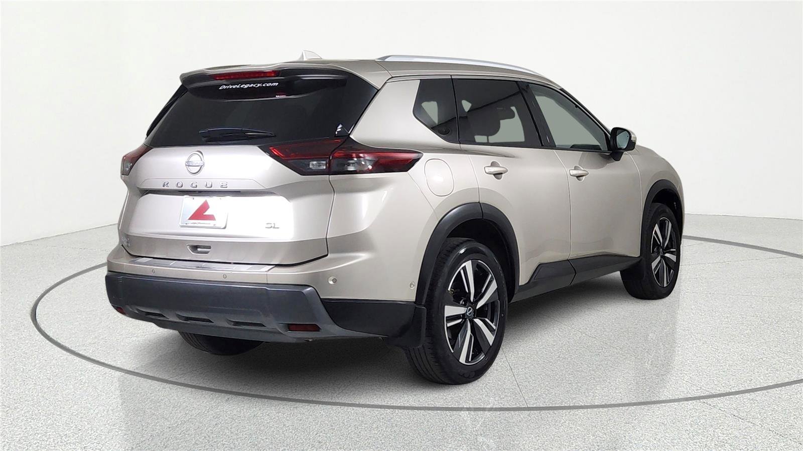 Used 2024 Nissan Rogue SL w/ SL Premium Package image 5