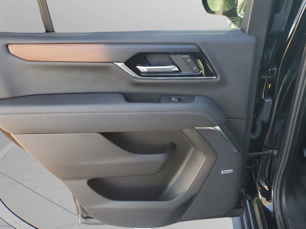 Used 2025 GMC Yukon Denali image 17