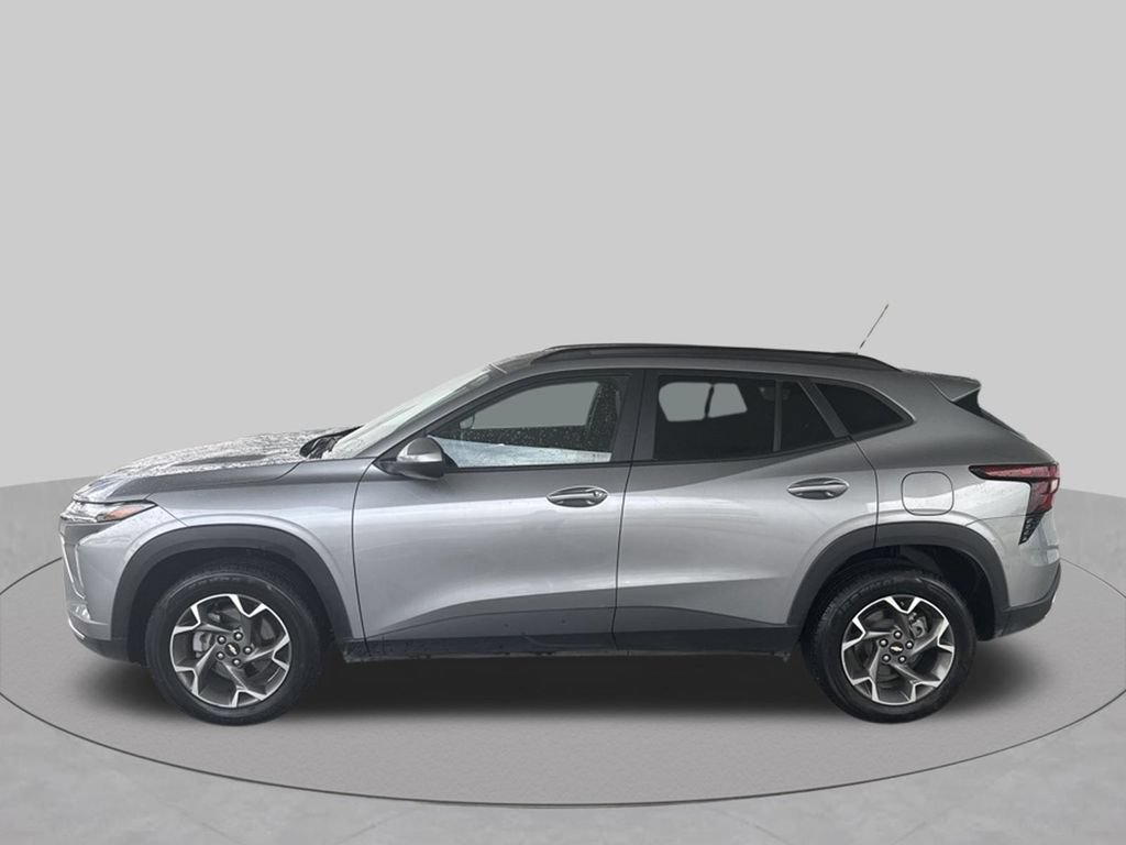 Used 2024 Chevrolet Trax LT FWD image 3