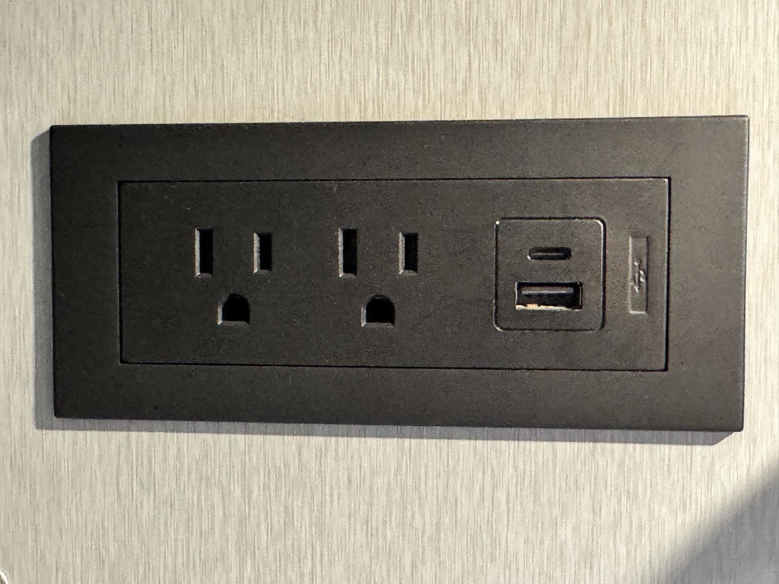 Used 2023 Ford Transit 350 XLT image 23