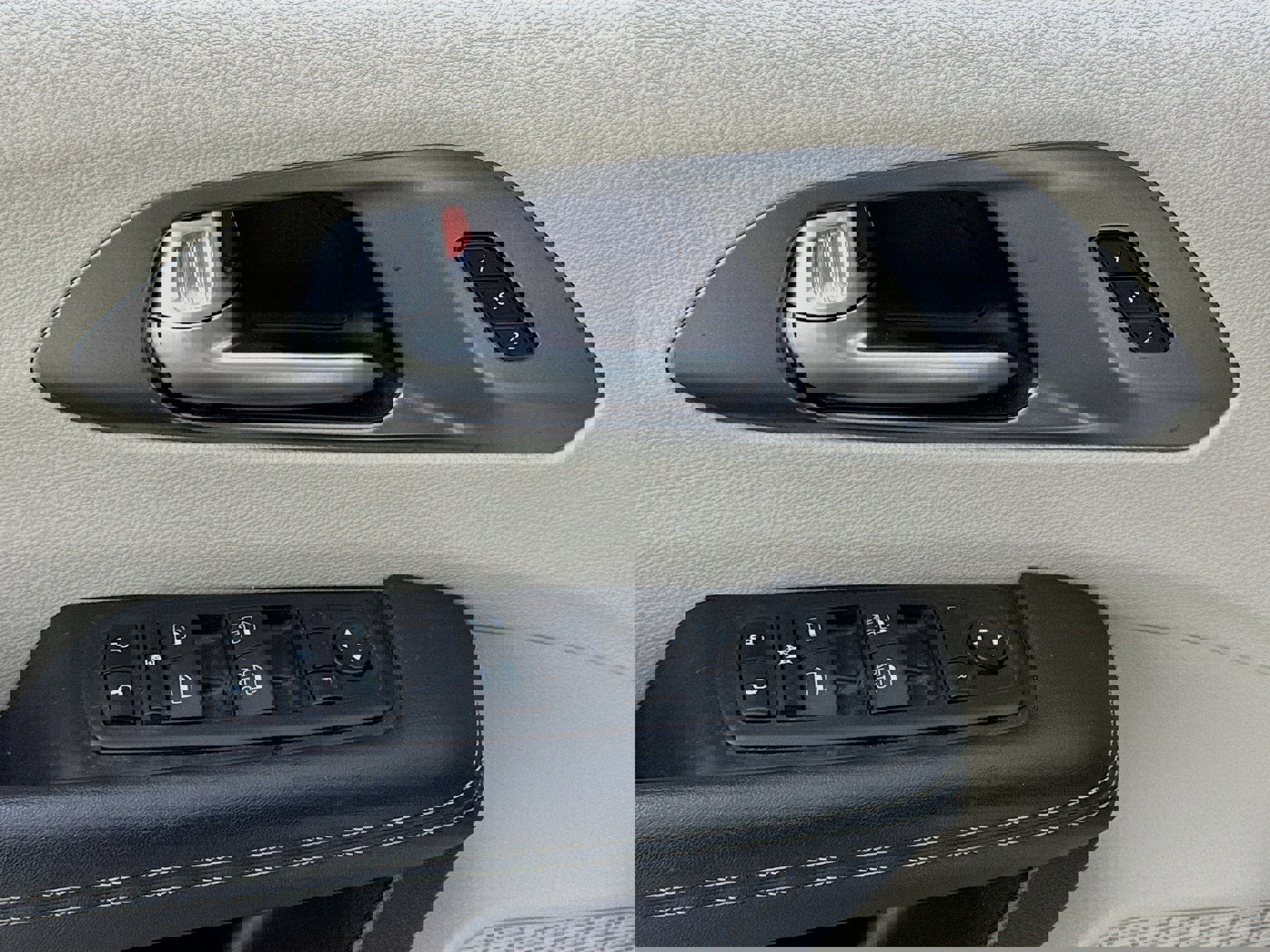 Used 2024 Chrysler Pacifica Touring-L image 21