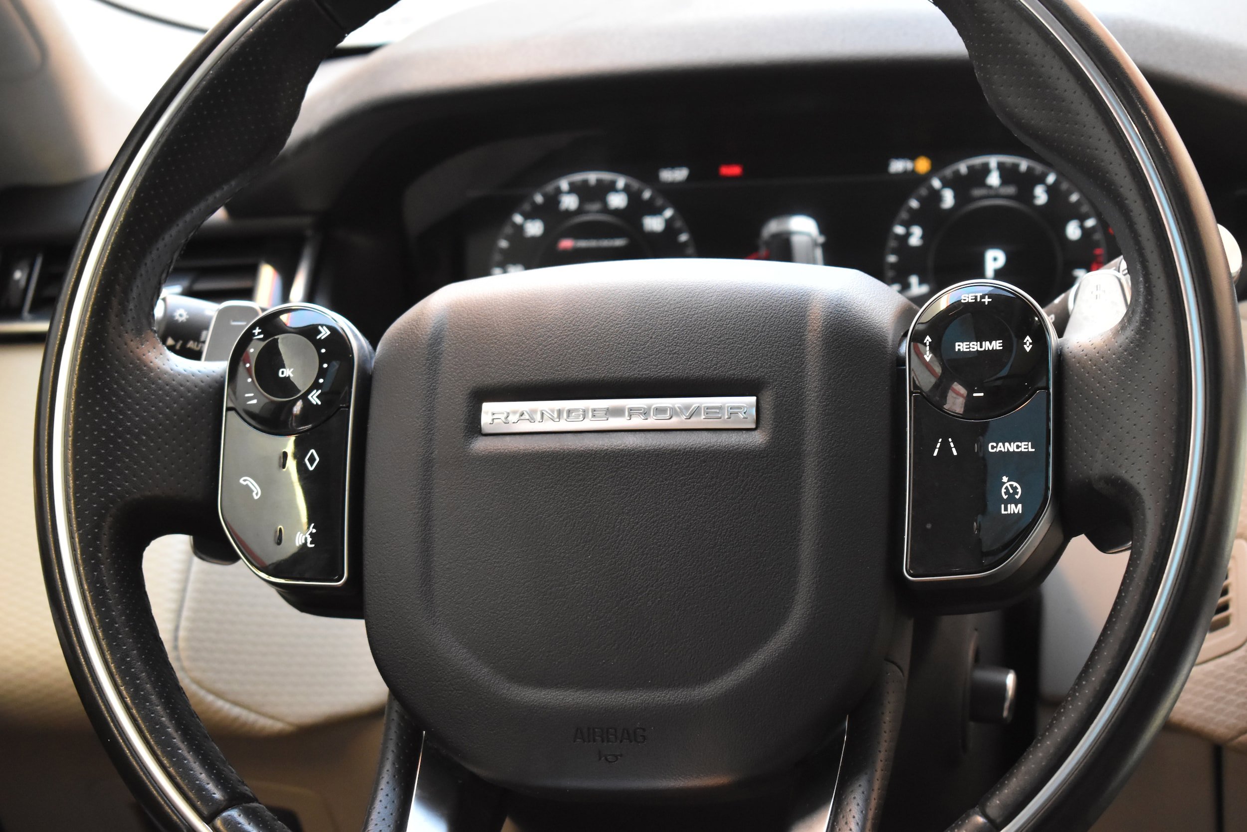 Used 2019 Land Rover Range Rover Velar R-Dynamic SE AWD/4WD image 31