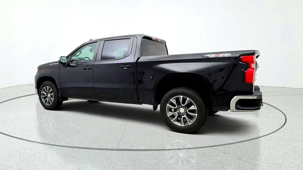 Used 2022 Chevrolet Silverado 1500 LT AWD/4WD image 7
