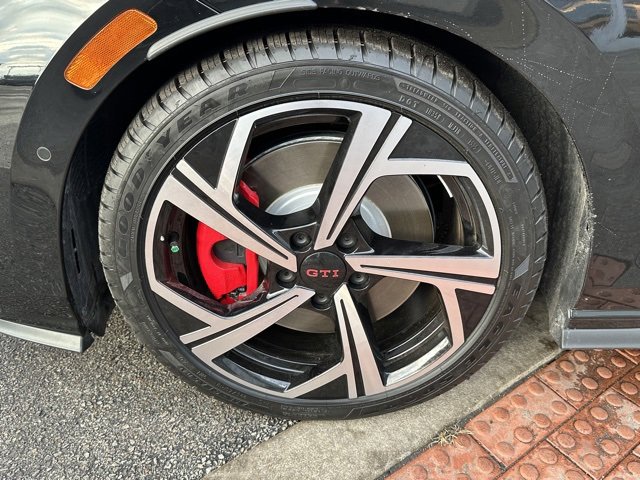 Certified 2025 Volkswagen GTI Autobahn image 9