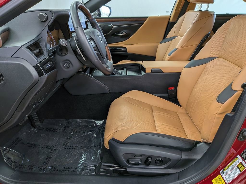 Certified 2024 Lexus ES 300h Ultra Luxury w/ Accessory Package (Z2) image 15