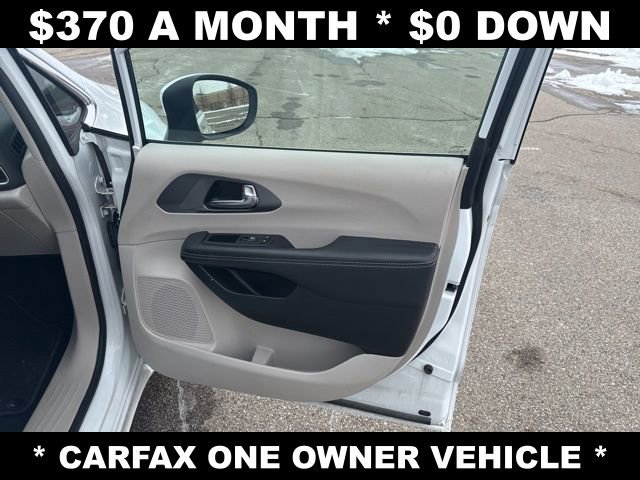 Used 2023 Chrysler Pacifica Touring-L FWD image 18