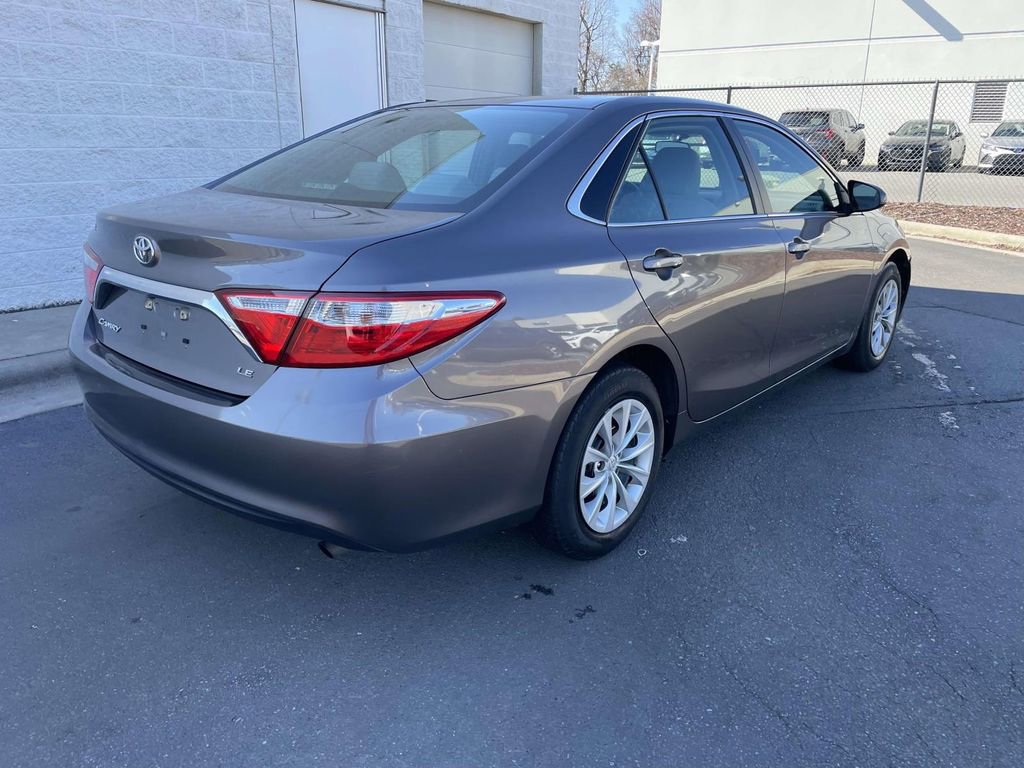 Used 2015 Toyota Camry LE image 10