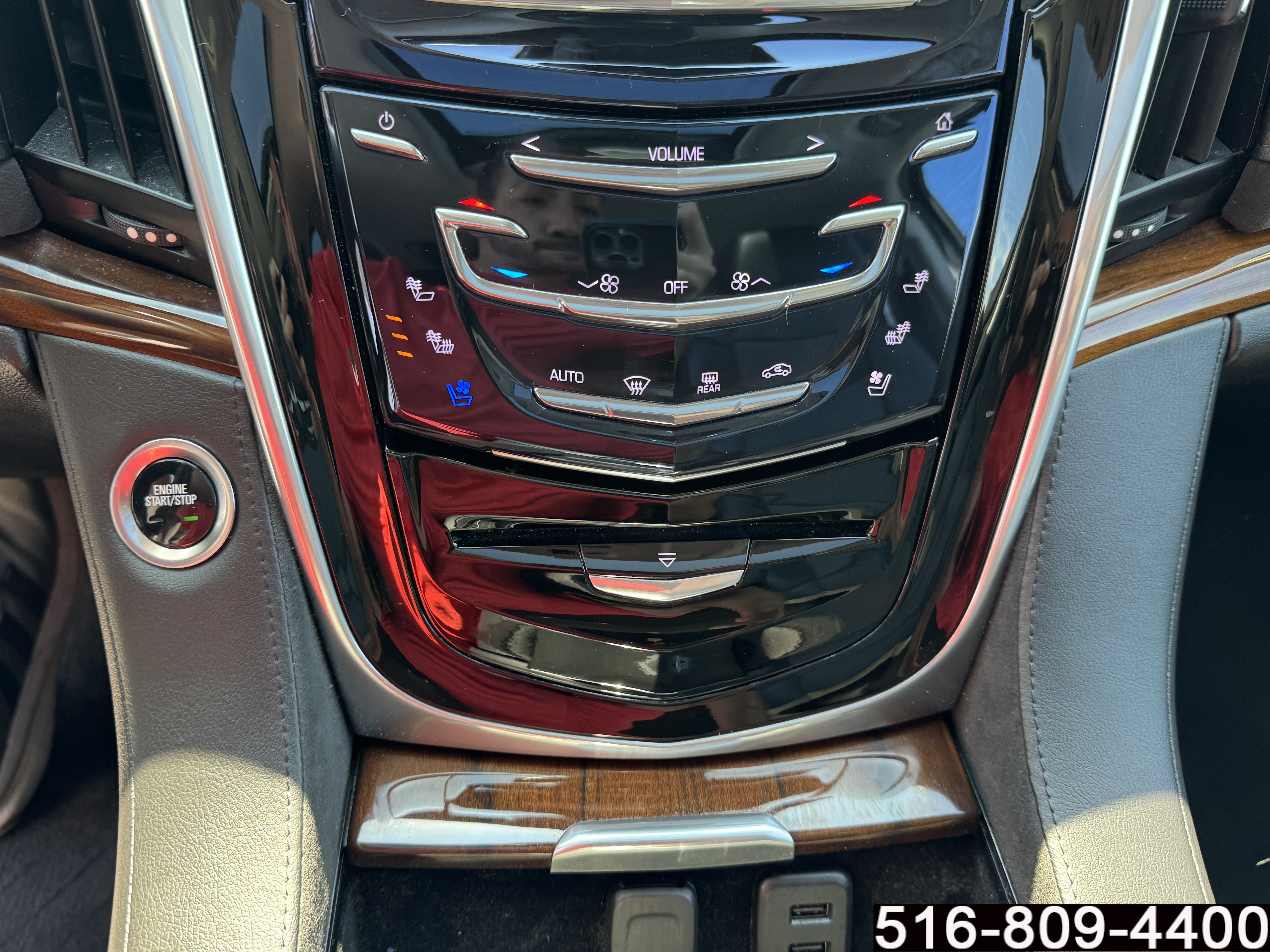 Used 2020 Cadillac Escalade Luxury AWD/4WD image 21