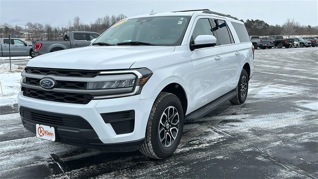 Used 2024 Ford Expedition Max XLT image 3