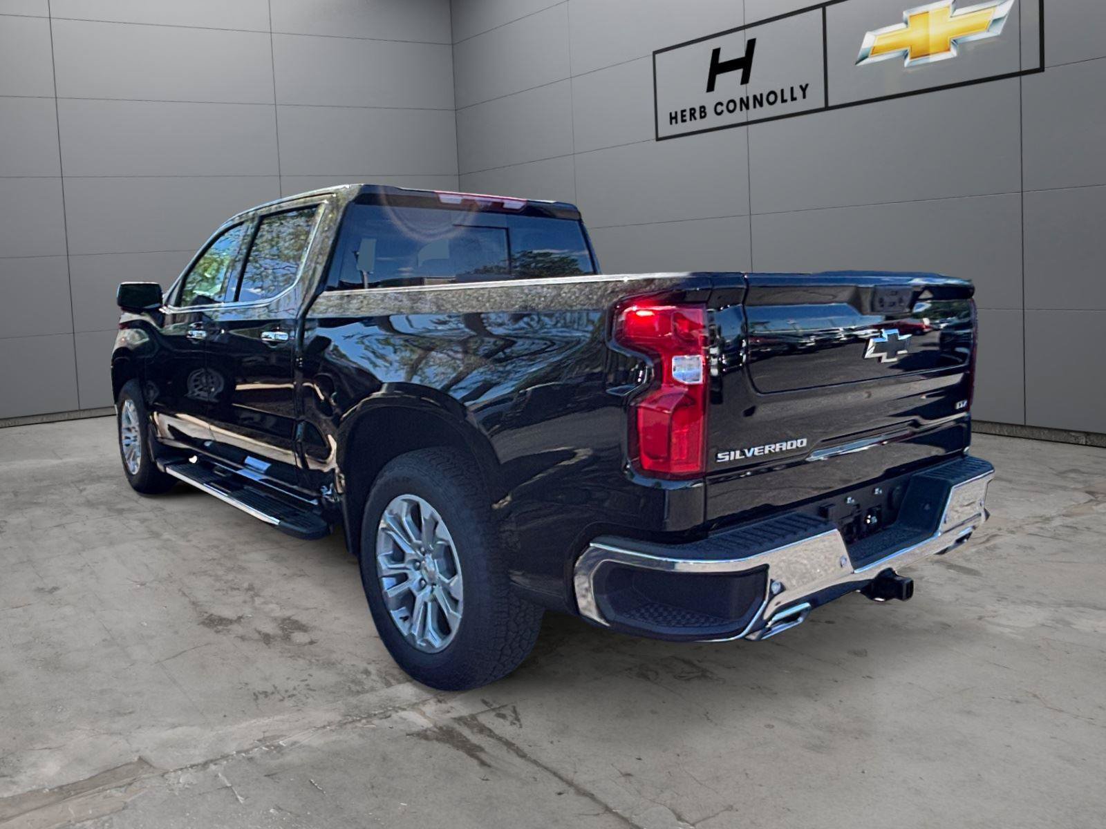 New 2026 Chevrolet Silverado 1500 LTZ w/ LTZ Premium Package AWD/4WD image 3