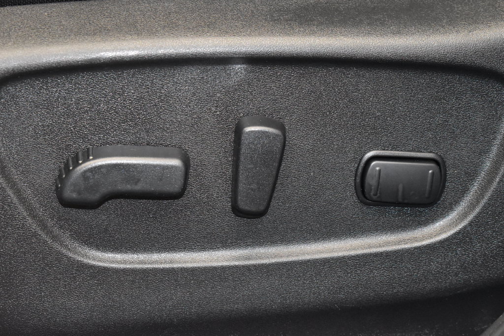 Used 2020 Nissan Rogue Sport SV AWD/4WD image 16