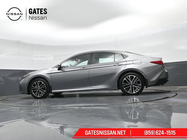 Used 2025 Toyota Camry XLE AWD/4WD image 44