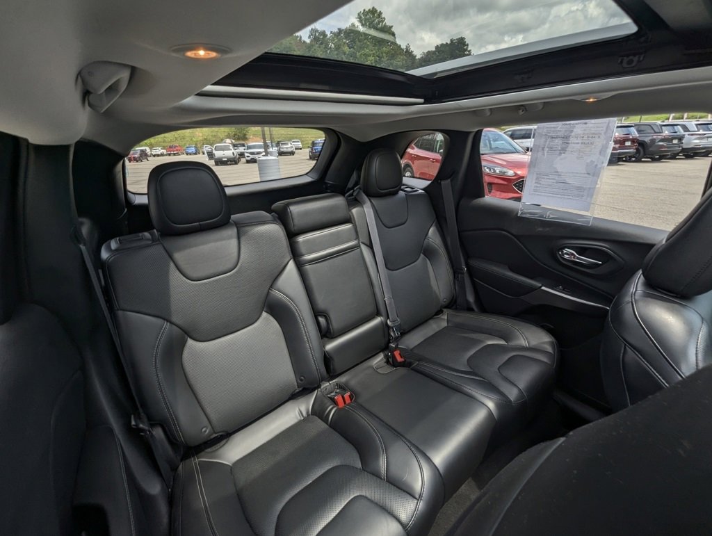 Used 2019 Jeep Cherokee Limited image 26