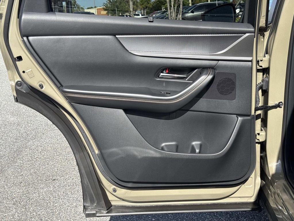 Certified 2026 MAZDA CX-70 3.3 Turbo w/ Preferred Package image 16