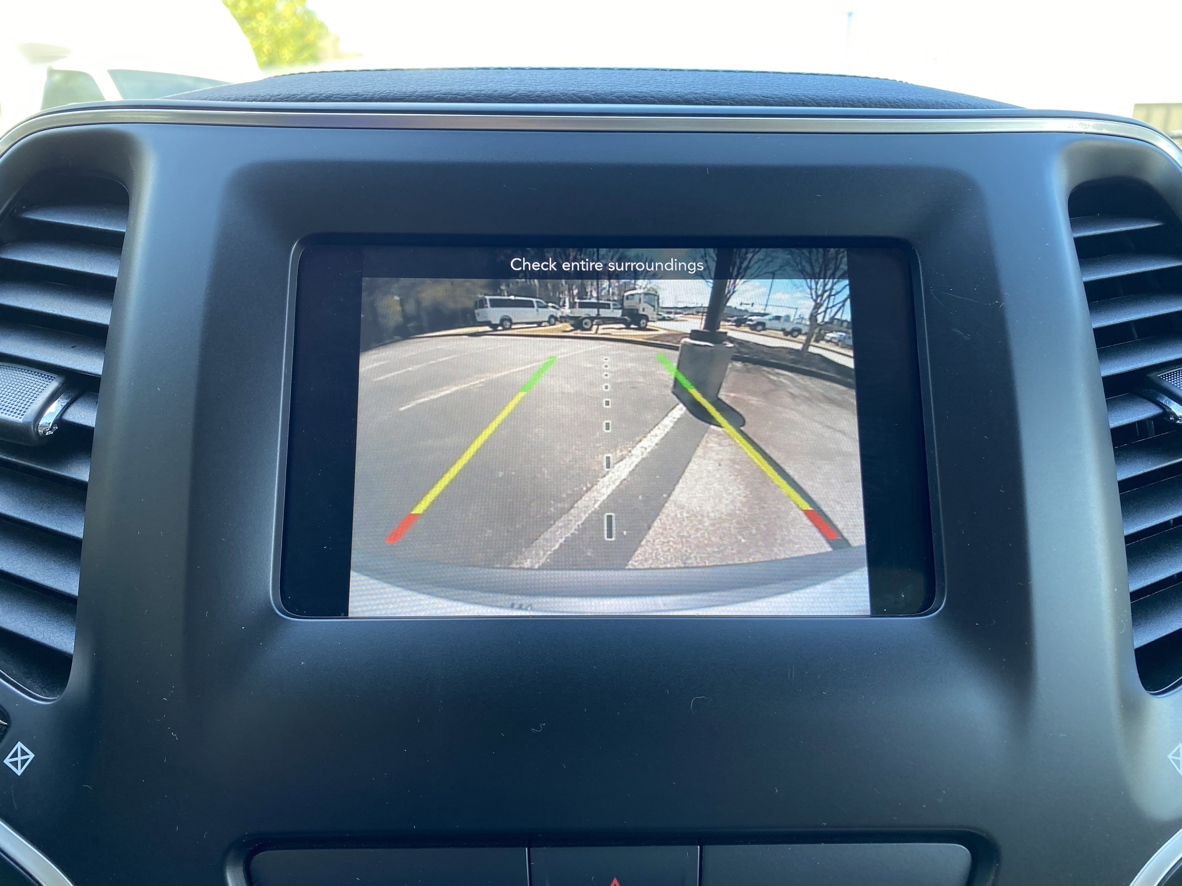 Used 2020 Jeep Cherokee Latitude w/ Cold Weather Group image 27