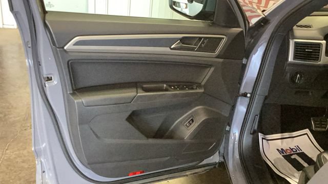 Used 2020 Volkswagen Atlas Cross Sport SE w/ Panoramic Sunroof Package AWD/4WD image 13