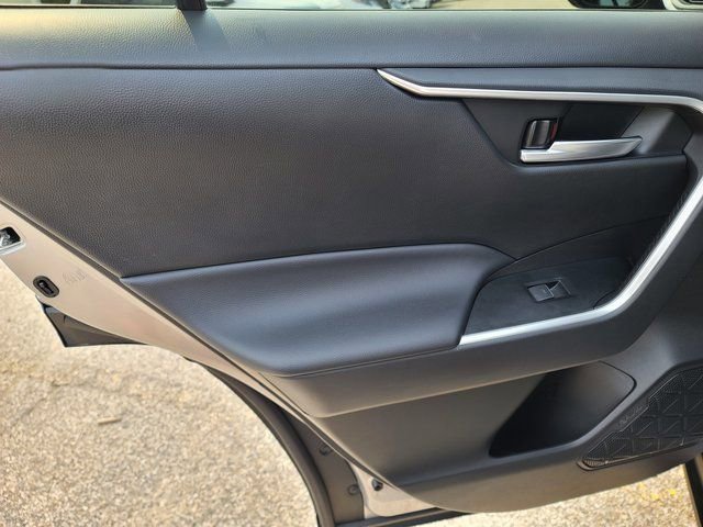 Used 2023 Toyota RAV4 SE image 14