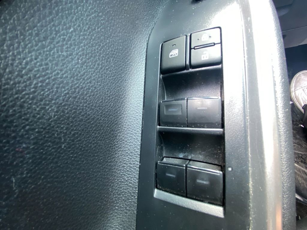 Used 2024 Toyota Highlander XLE image 16