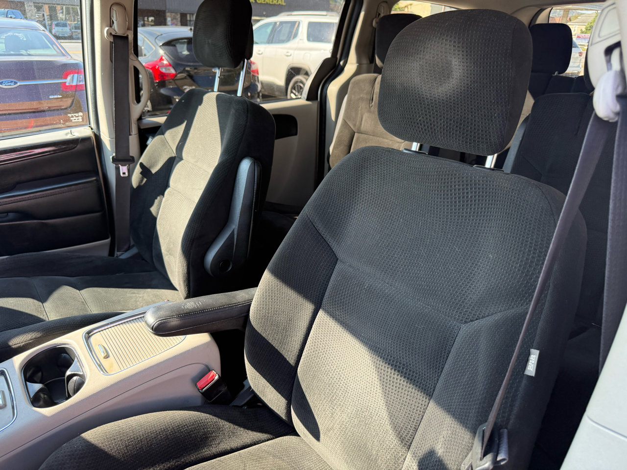 Used 2016 Dodge Grand Caravan SXT image 25