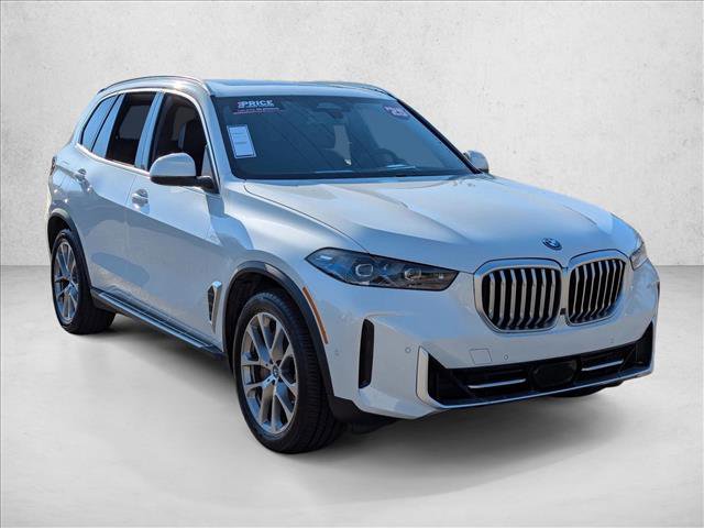 Used 2025 BMW X5 xDrive50e image 3