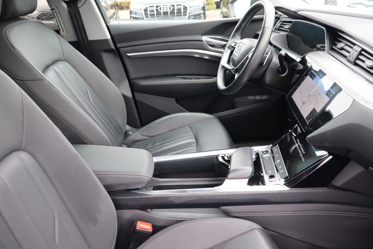 Used 2021 Audi e-tron Premium w/ Convenience Plus Package image 14
