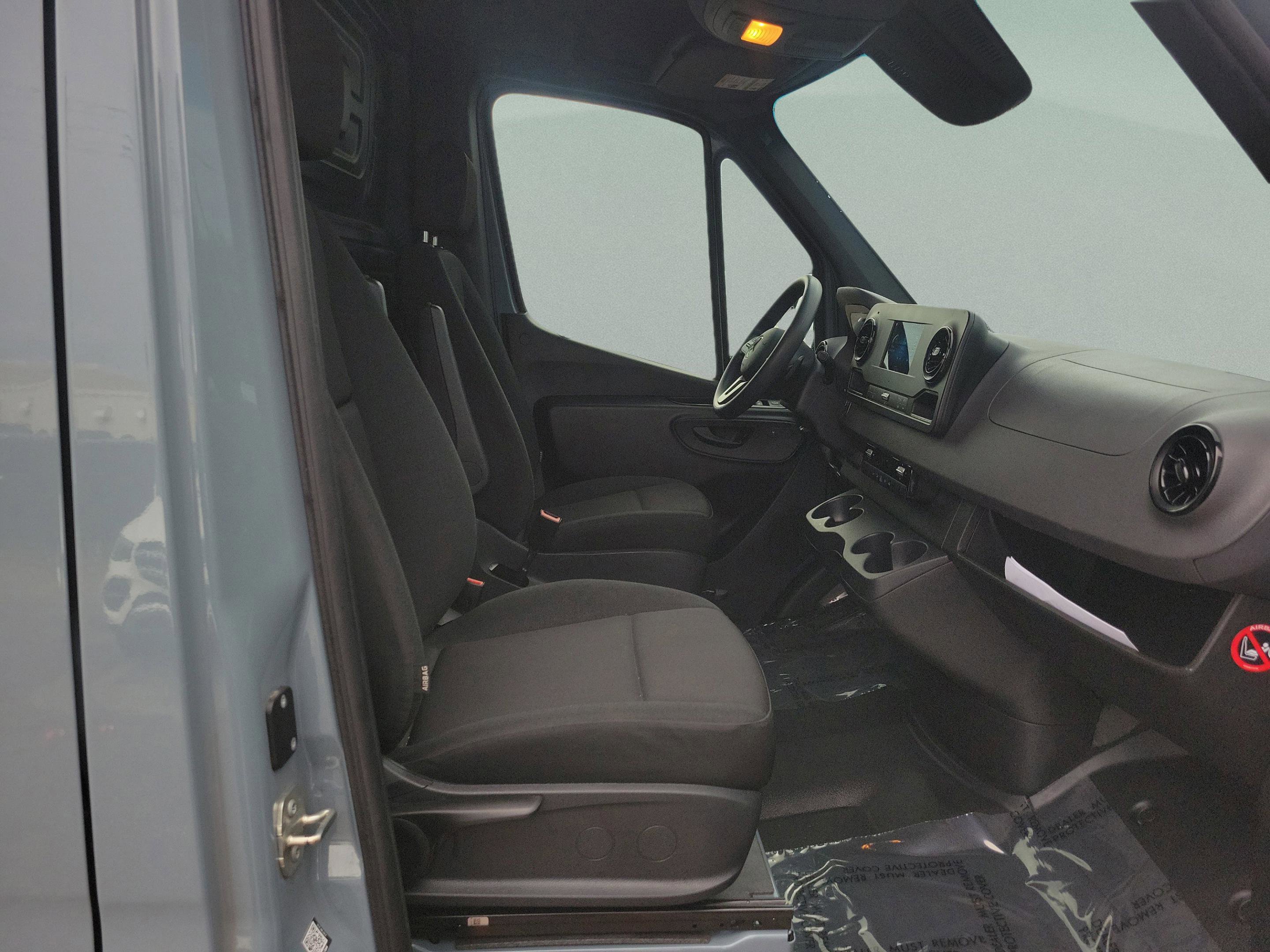 Used 2024 Mercedes-Benz Sprinter 2500 image 16