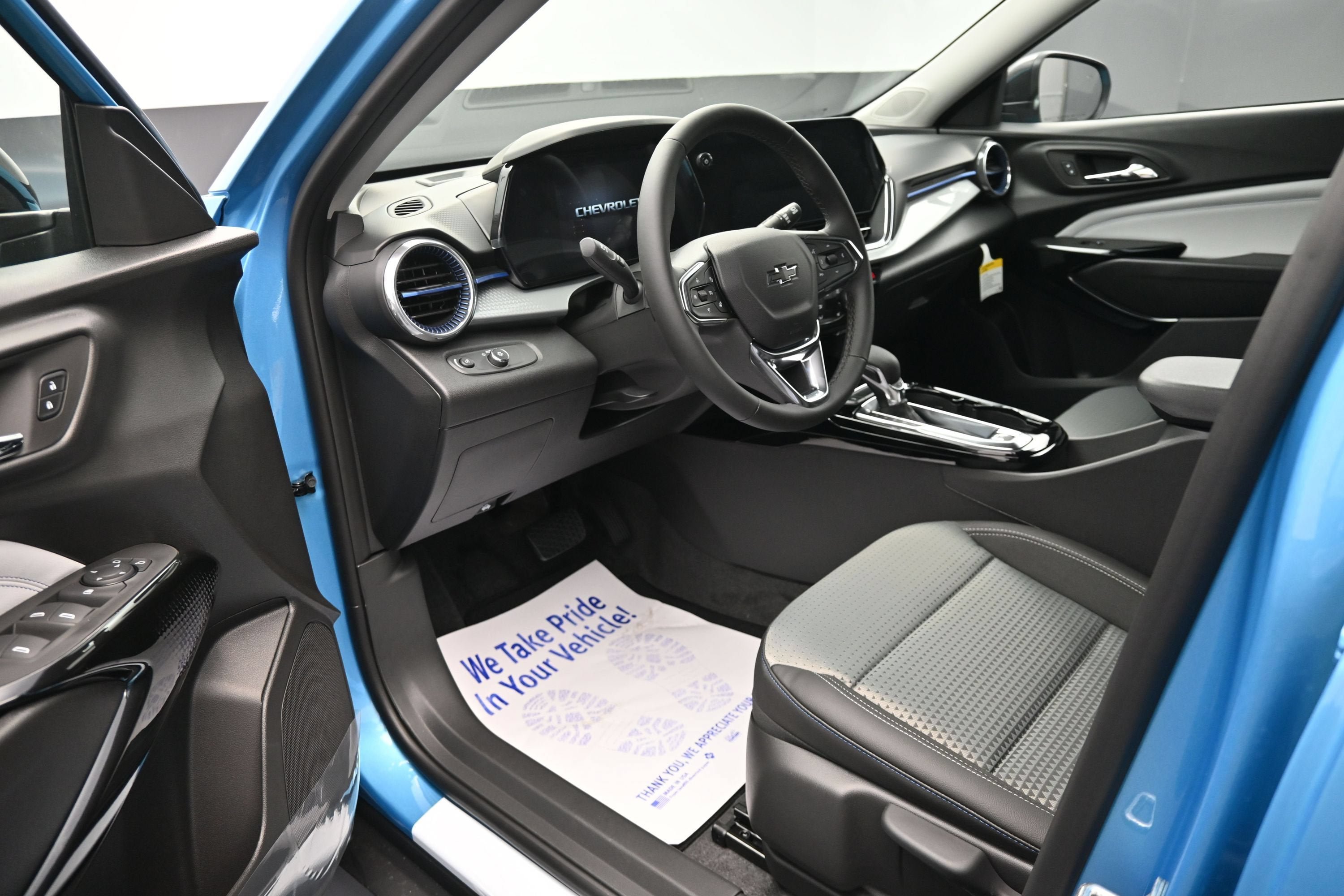 New 2026 Chevrolet Trax LT w/ Sunroof Package FWD image 10
