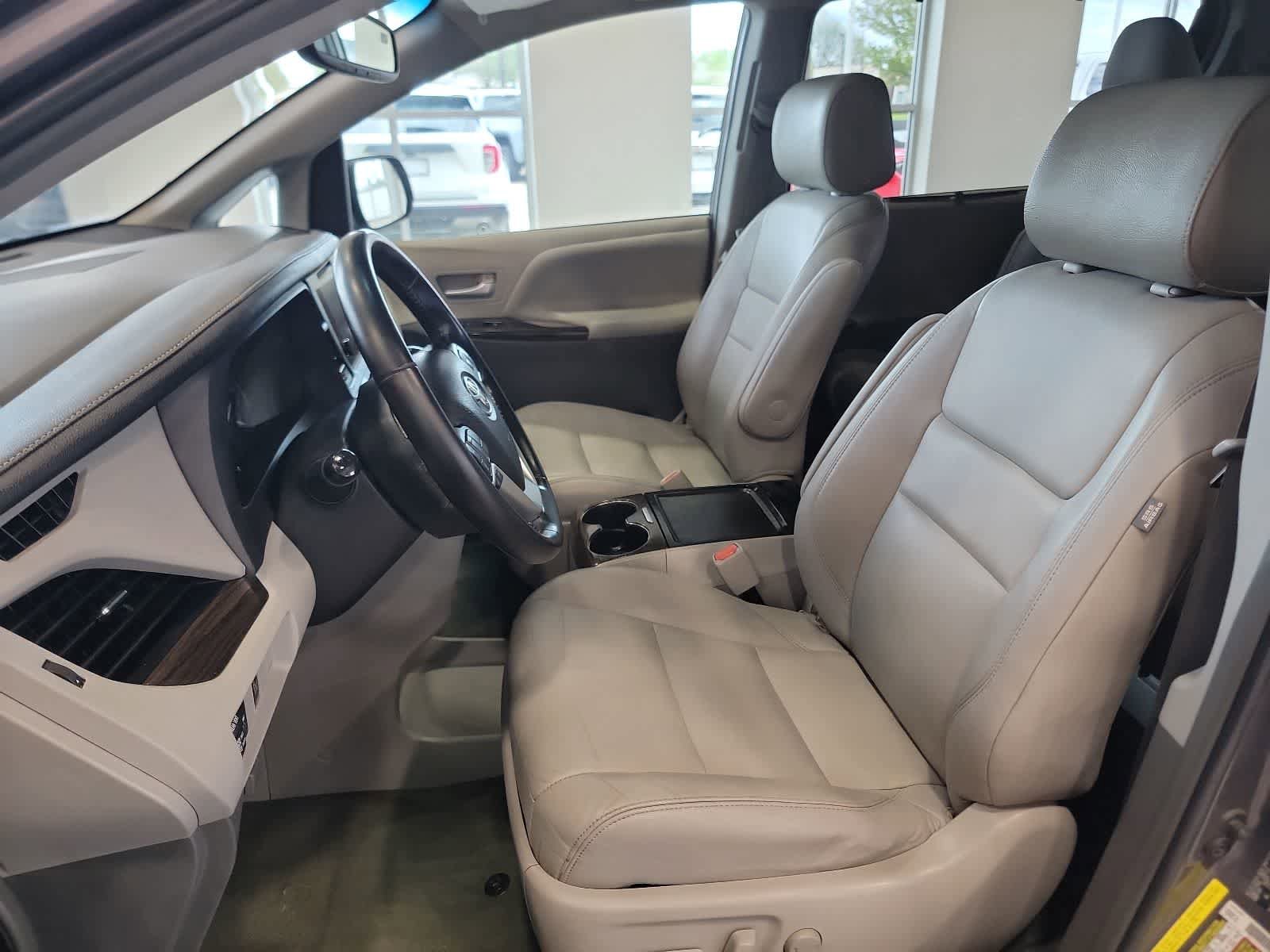 Used 2016 Toyota Sienna XLE FWD image 15