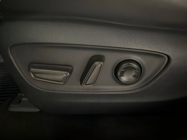 Used 2022 Toyota RAV4 Limited AWD/4WD image 12