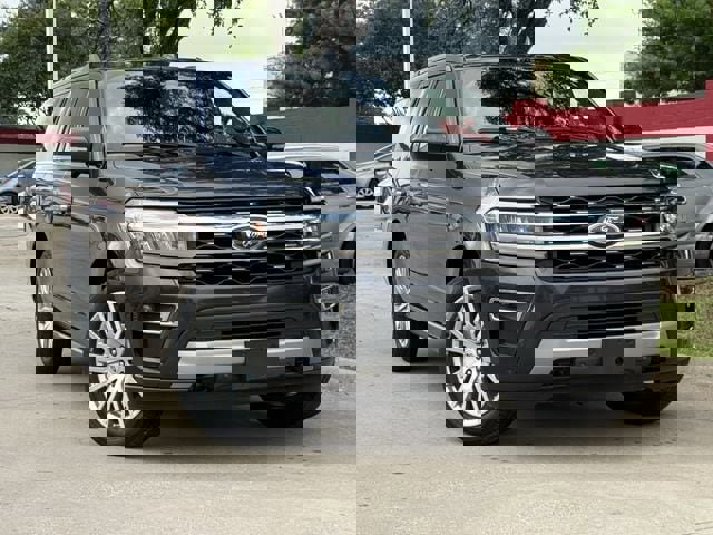 Used 2023 Ford Expedition Max Limited AWD/4WD image 2