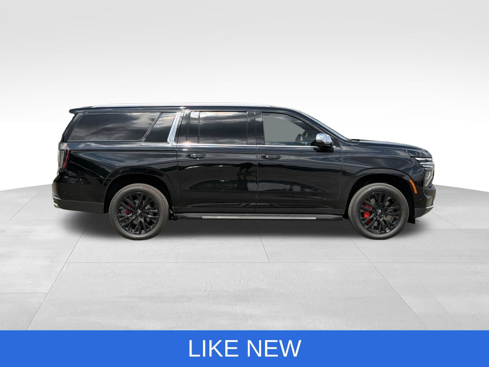 Used 2025 Chevrolet Suburban Premier AWD/4WD image 11