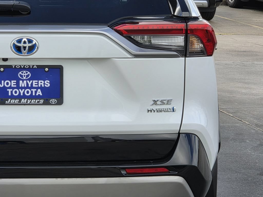 Used 2023 Toyota RAV4 XSE AWD/4WD image 9