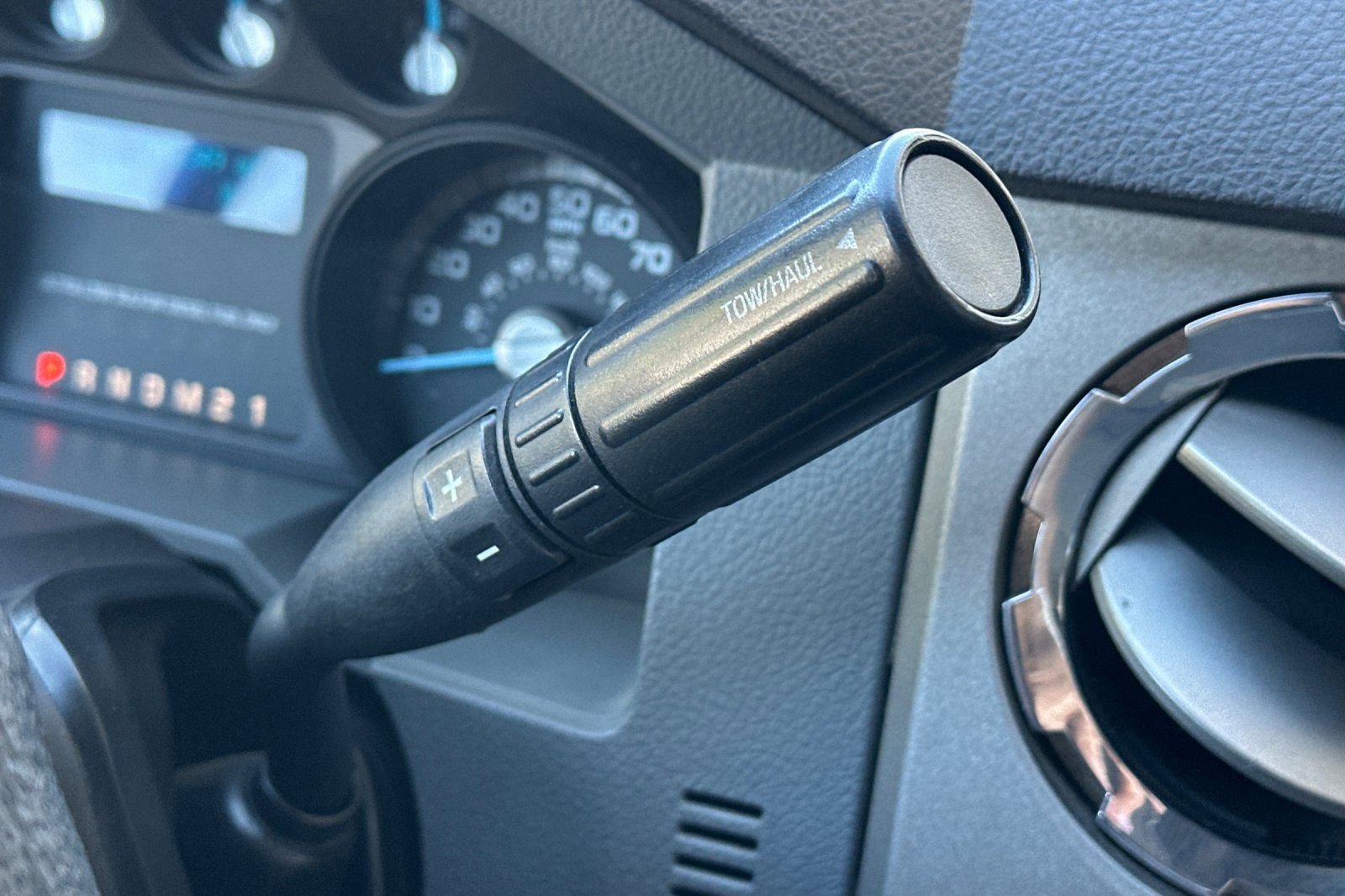 Used 2013 Ford F550 2WD Crew Cab Super Duty w/ Payload Upgrade Pkg image 19