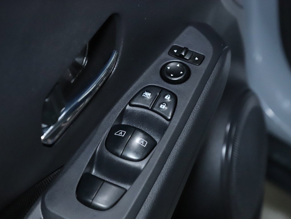 Certified 2023 Nissan Kicks SV image 16