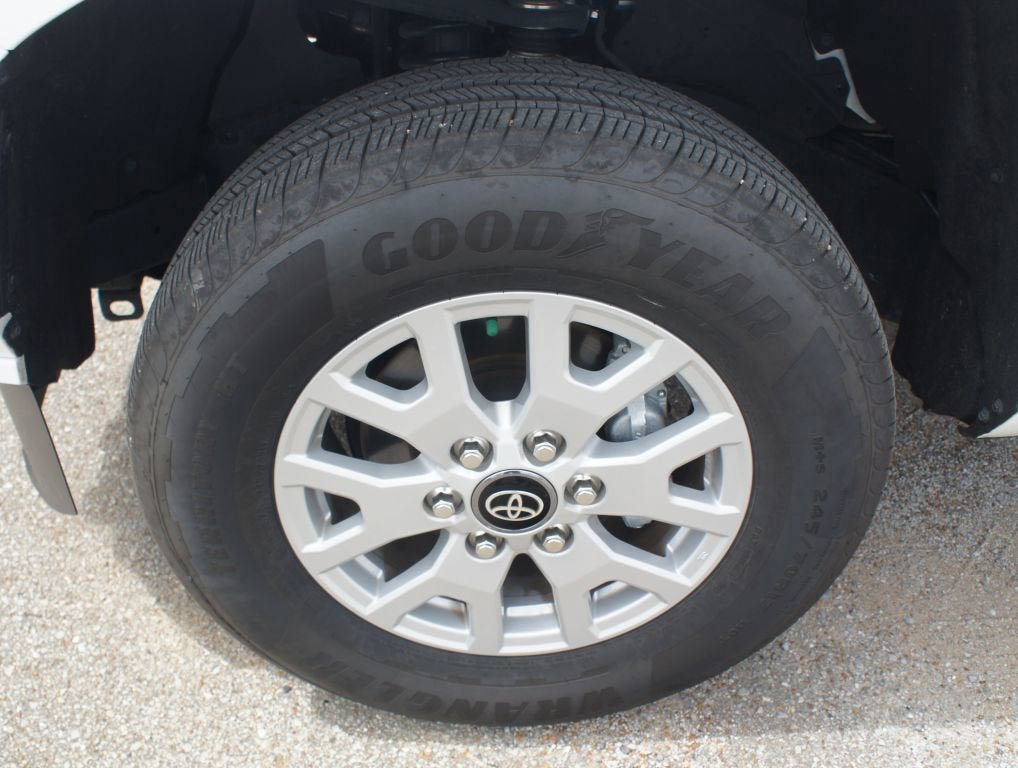 Used 2025 Toyota Tacoma SR5 AWD/4WD image 26