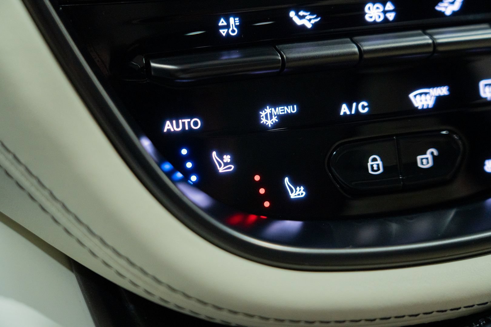 Used 2021 Aston Martin DBX AWD/4WD image 53