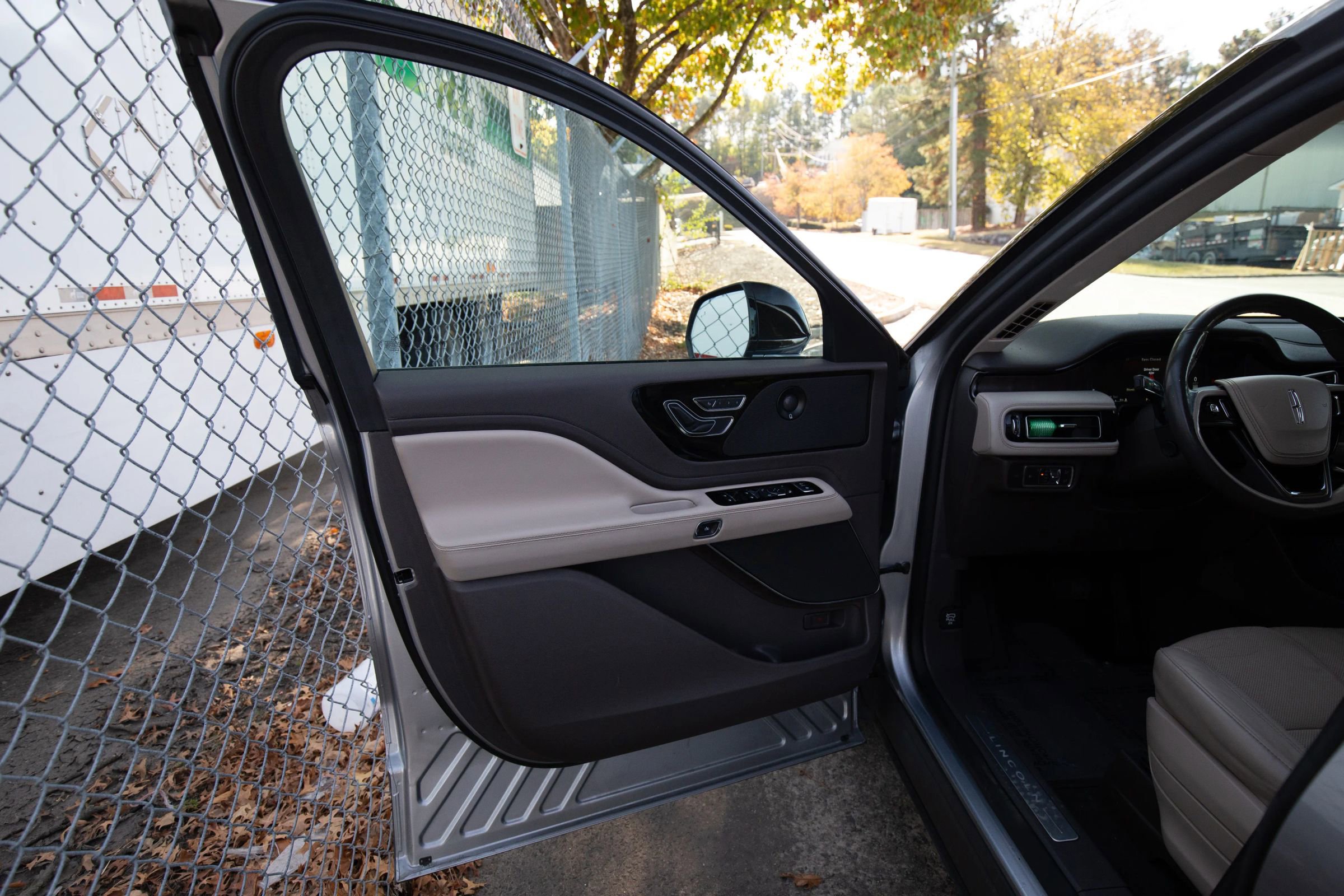 Used 2020 Lincoln Aviator Reserve w/ Equipment Group 201A image 15