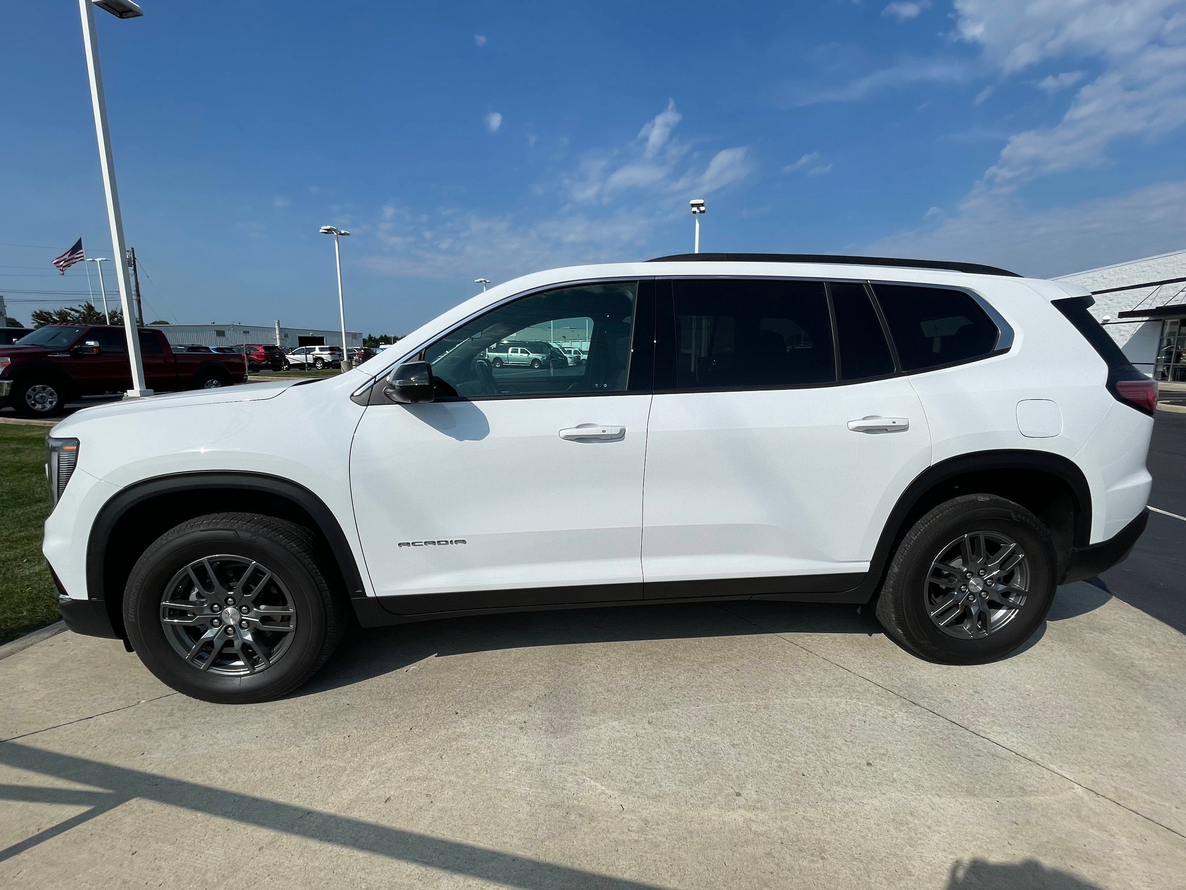 Used 2025 GMC Acadia Elevation FWD image 4