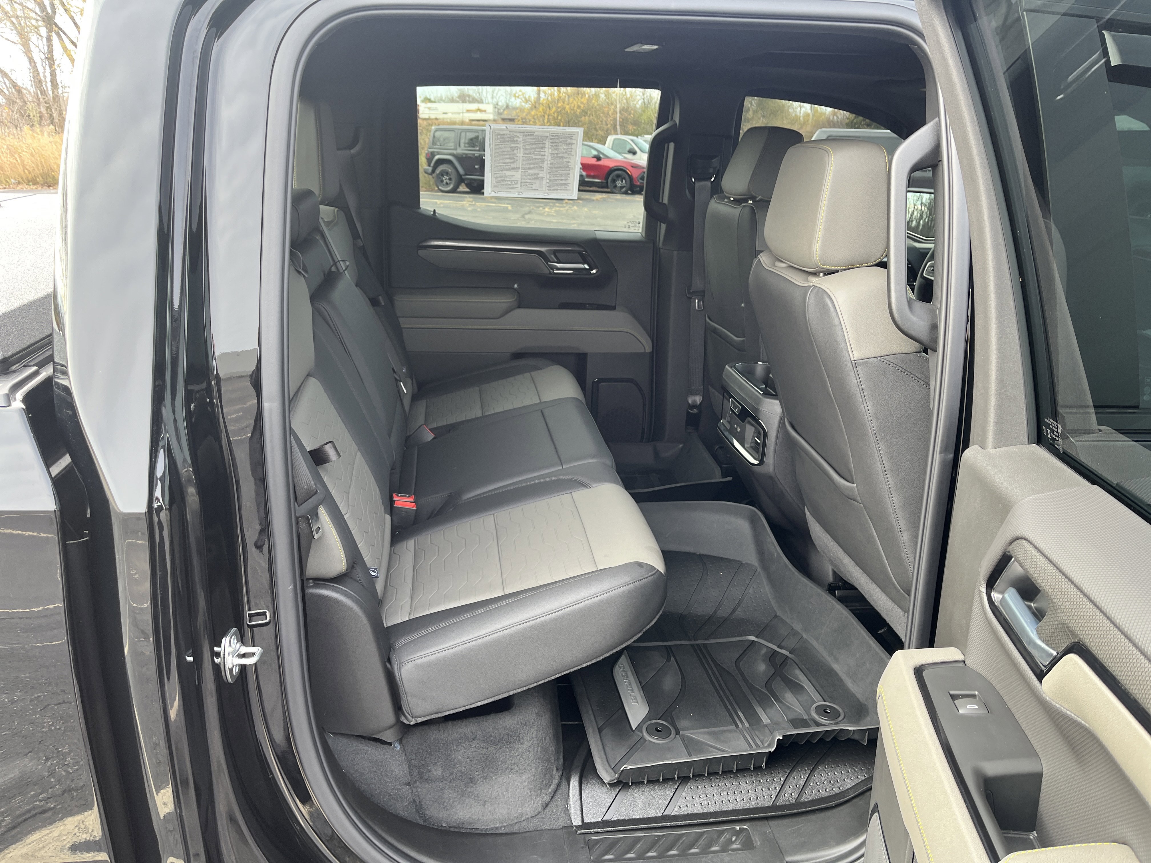 Used 2025 Chevrolet Silverado 1500 ZR2 w/ Technology Package image 16